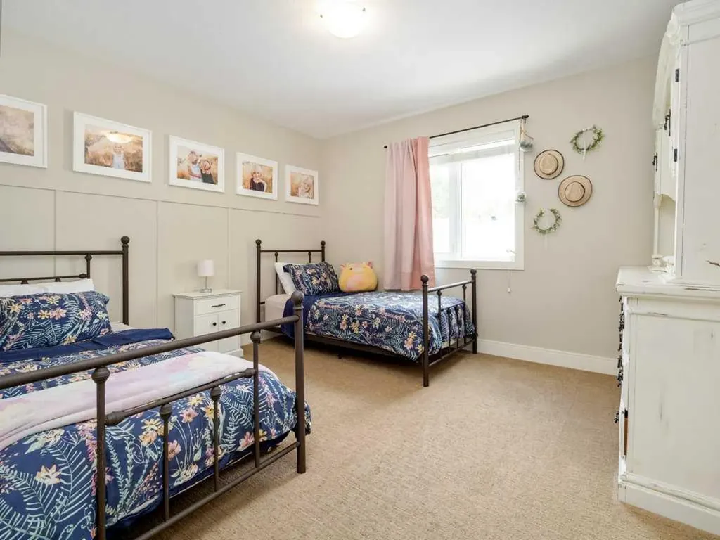 1305 7 Street N Lethbridge AB T1H 1Y8