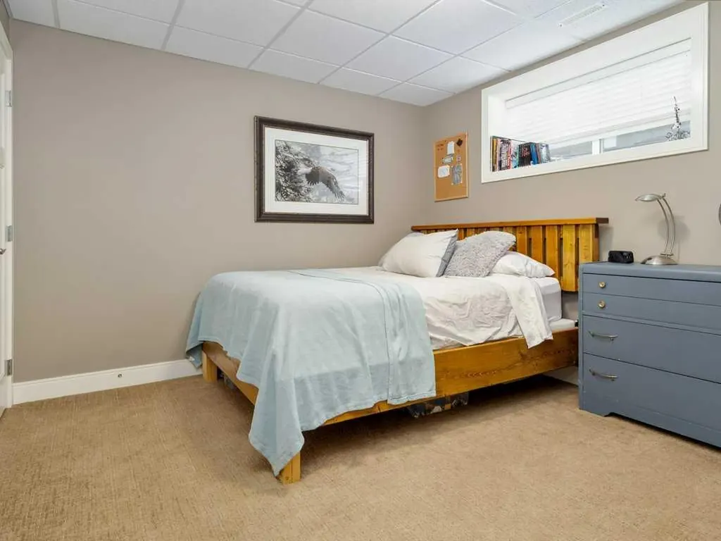 1305 7 Street N Lethbridge AB T1H 1Y8