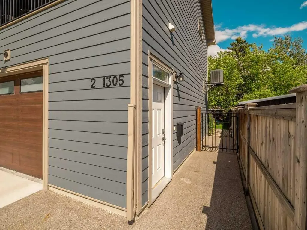 1305 7 Street N Lethbridge AB T1H 1Y8