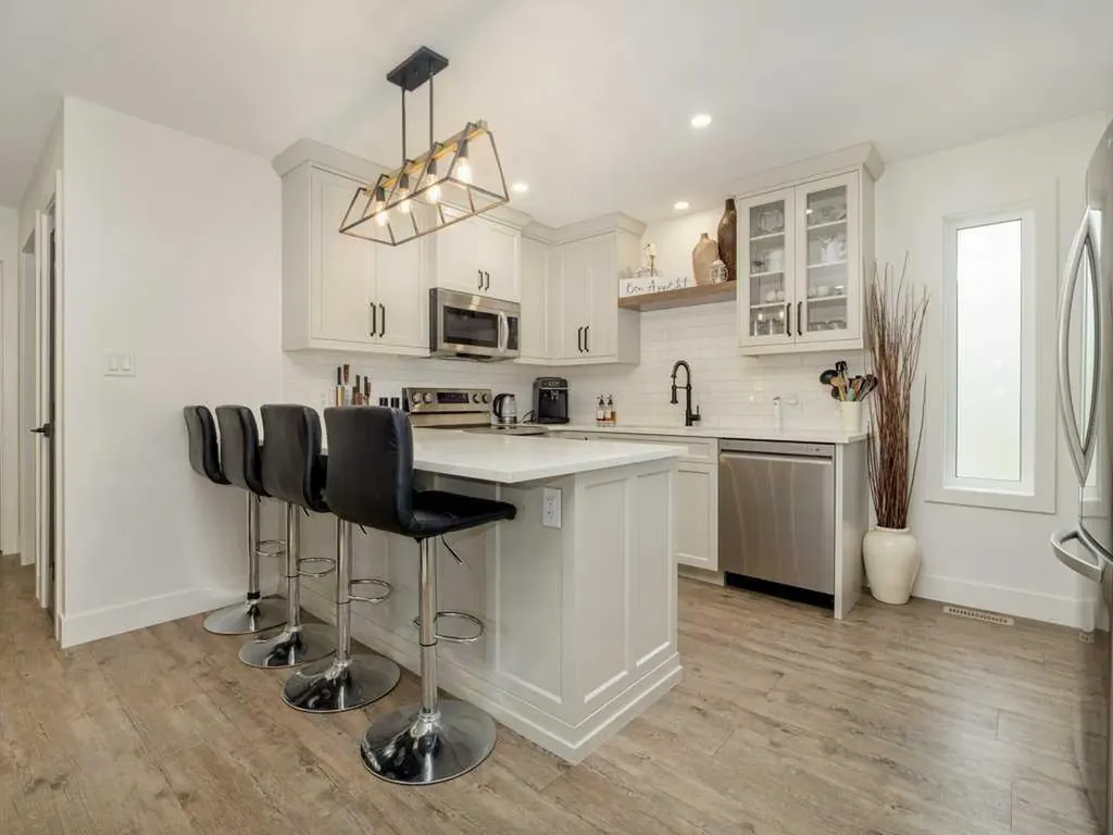 1305 7 Street N Lethbridge AB T1H 1Y8
