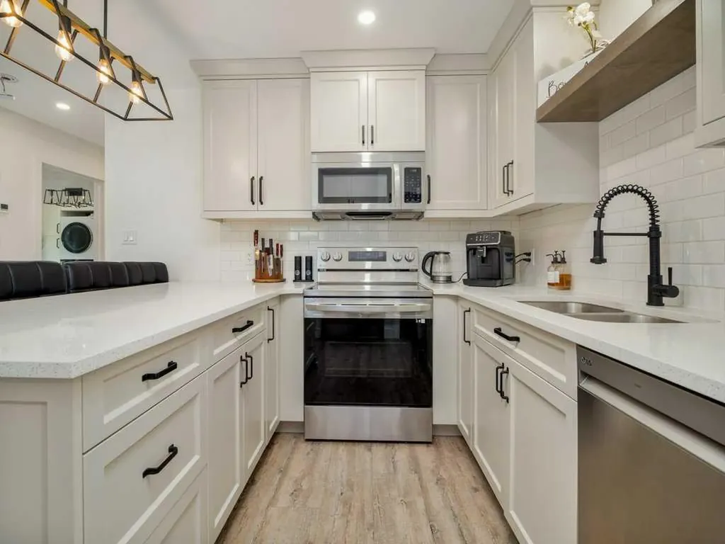 1305 7 Street N Lethbridge AB T1H 1Y8