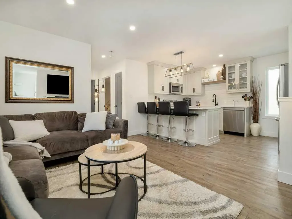 1305 7 Street N Lethbridge AB T1H 1Y8