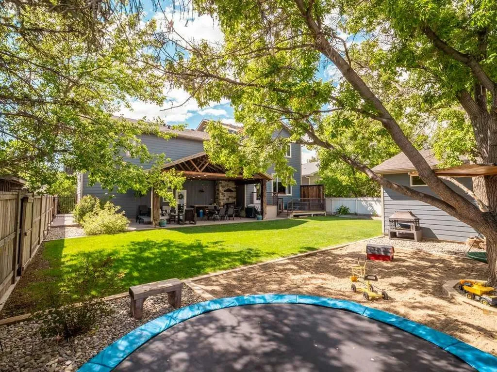 1305 7 Street N Lethbridge AB T1H 1Y8