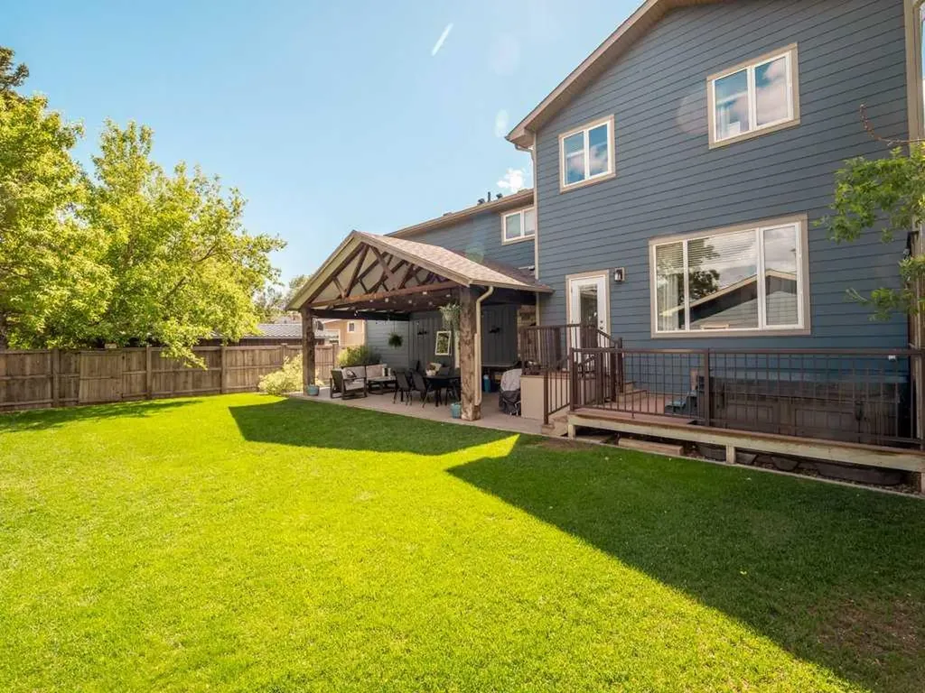 1305 7 Street N Lethbridge AB T1H 1Y8