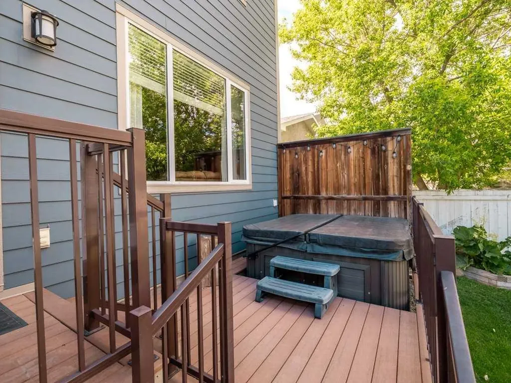 1305 7 Street N Lethbridge AB T1H 1Y8