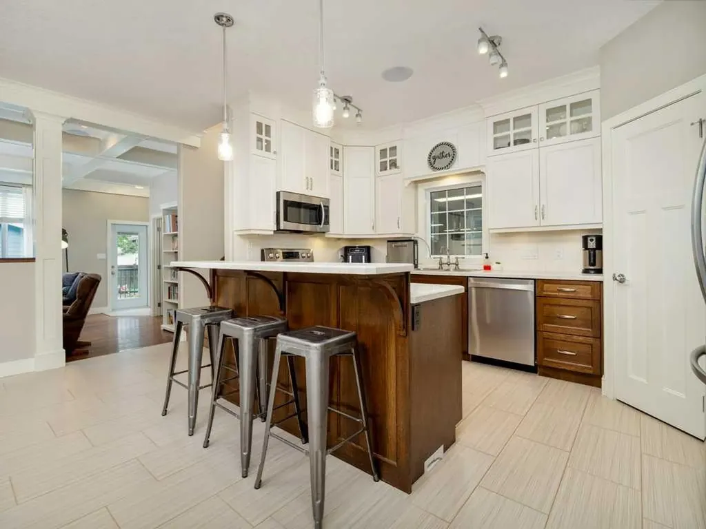 1305 7 Street N Lethbridge AB T1H 1Y8