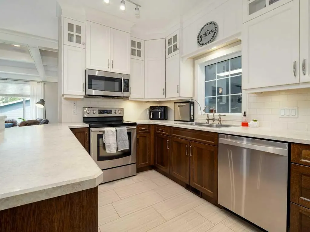 1305 7 Street N Lethbridge AB T1H 1Y8