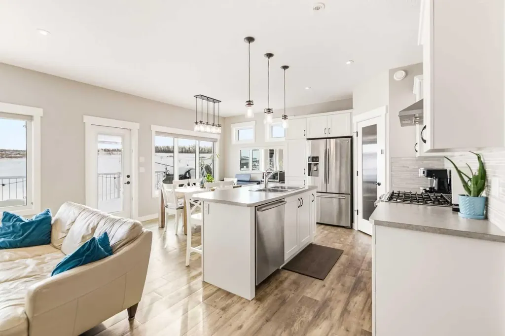 19 Vanveller Way Sylvan Lake AB T4S 0M4