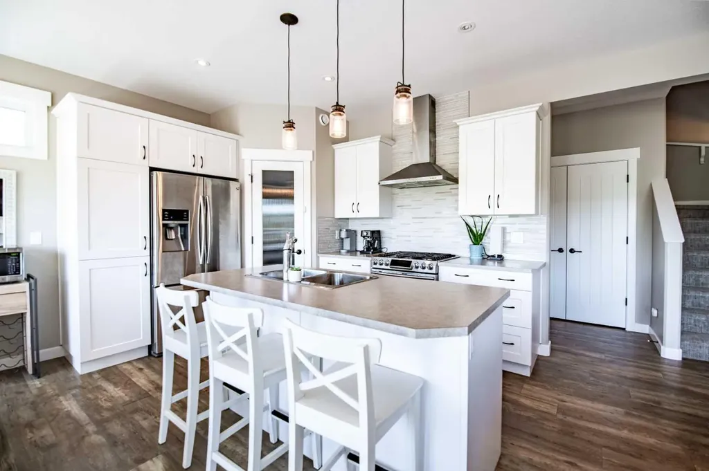19 Vanveller Way Sylvan Lake AB T4S 0M4