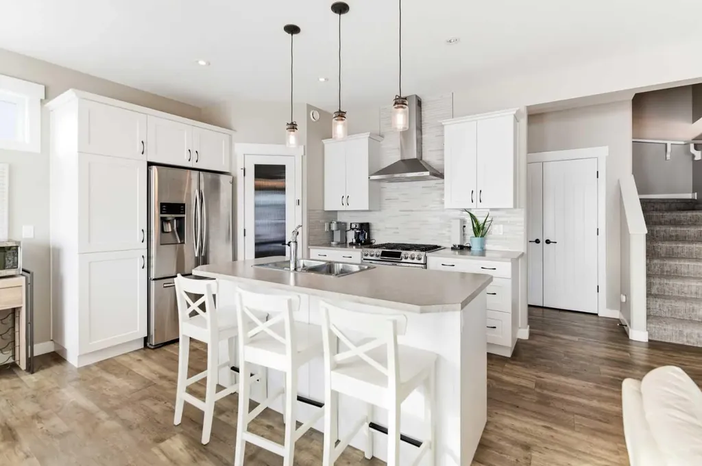 19 Vanveller Way Sylvan Lake AB T4S 0M4