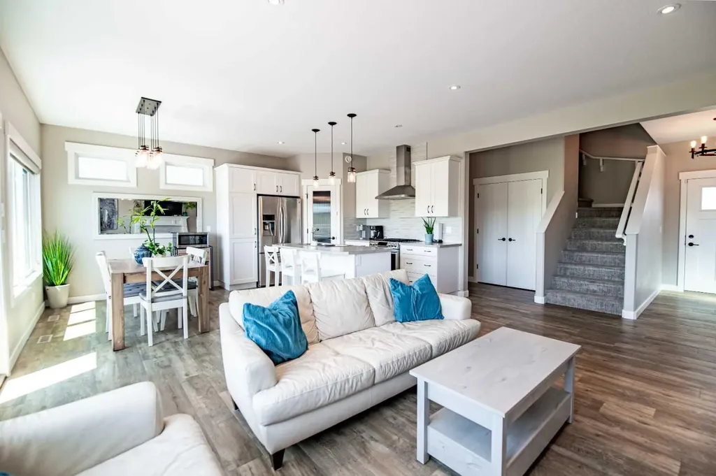 19 Vanveller Way Sylvan Lake AB T4S 0M4