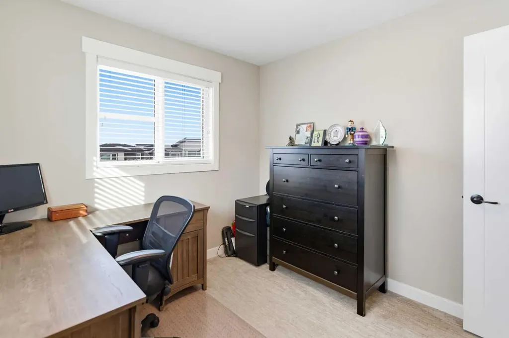 19 Vanveller Way Sylvan Lake AB T4S 0M4