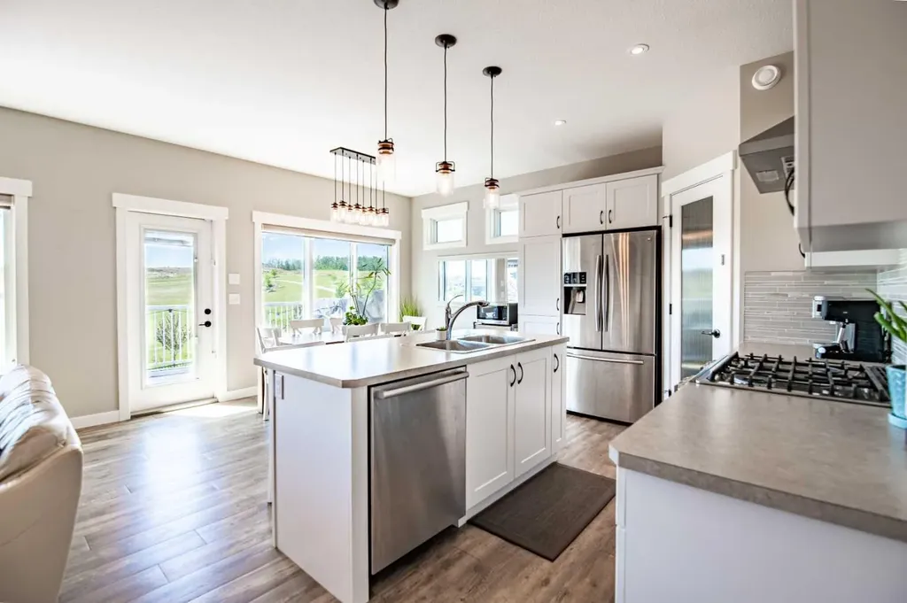 19 Vanveller Way Sylvan Lake AB T4S 0M4