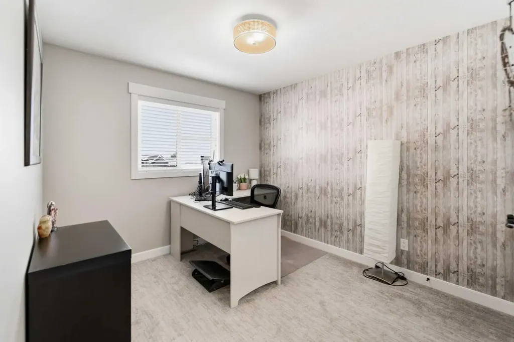 19 Vanveller Way Sylvan Lake AB T4S 0M4