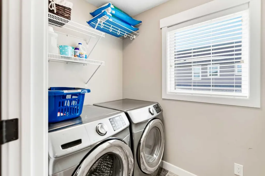 19 Vanveller Way Sylvan Lake AB T4S 0M4