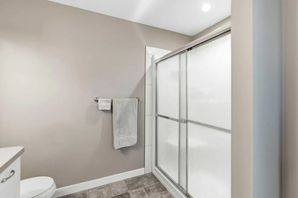 19 Vanveller Way Sylvan Lake AB T4S 0M4
