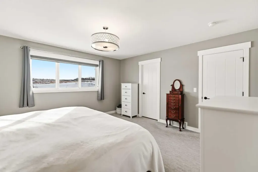 19 Vanveller Way Sylvan Lake AB T4S 0M4