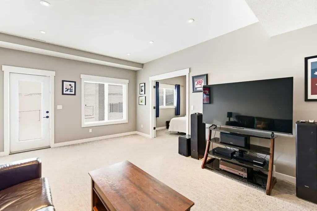19 Vanveller Way Sylvan Lake AB T4S 0M4