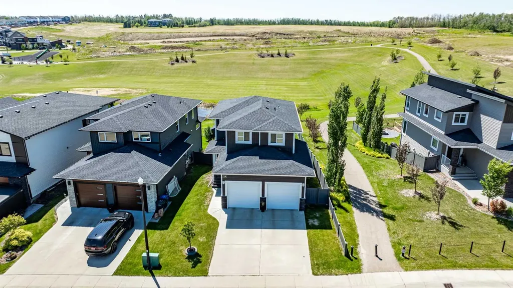 19 Vanveller Way Sylvan Lake AB T4S 0M4