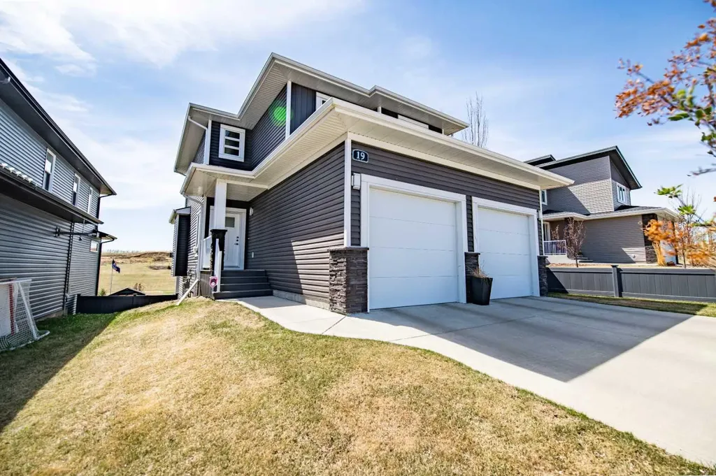 19 Vanveller Way Sylvan Lake AB T4S 0M4