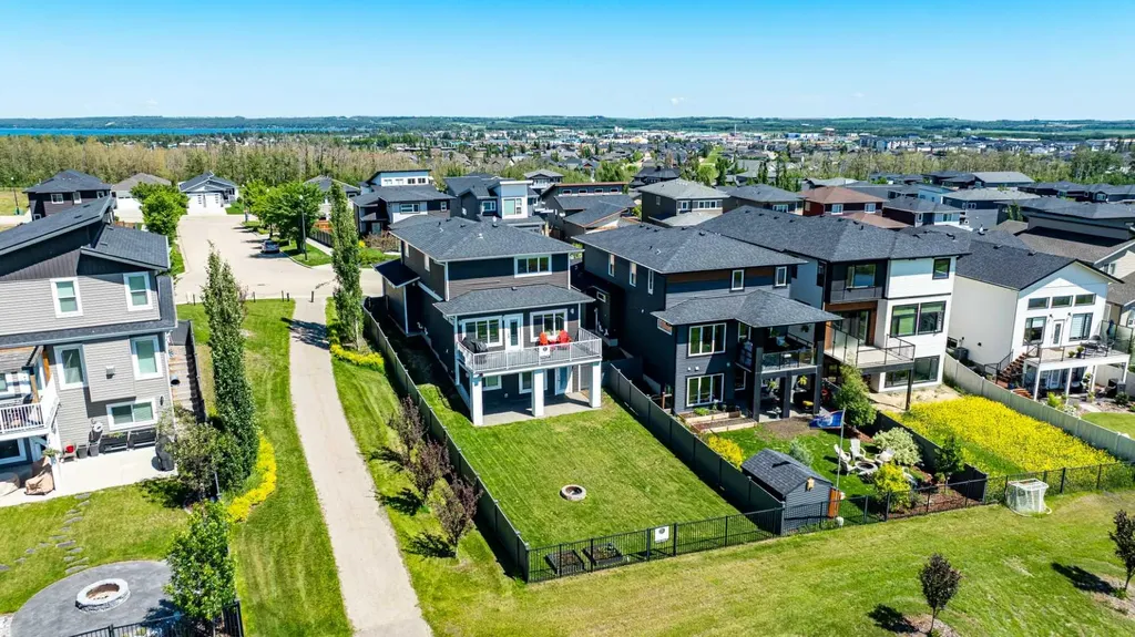 19 Vanveller Way Sylvan Lake AB T4S 0M4