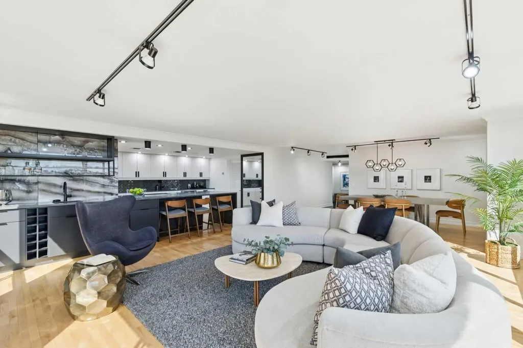 318 26 Avenue SW Calgary AB T2S 2T9