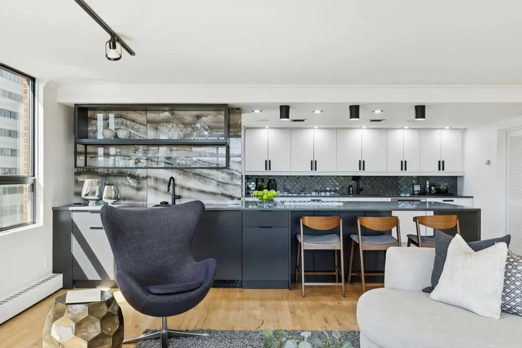 318 26 Avenue SW Calgary AB T2S 2T9
