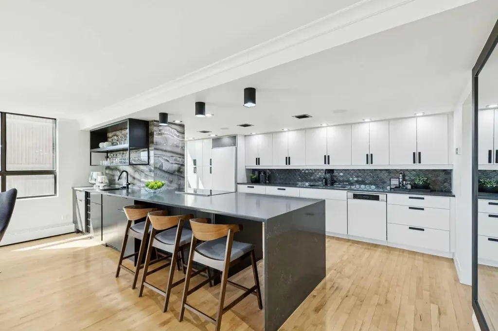 318 26 Avenue SW Calgary AB T2S 2T9