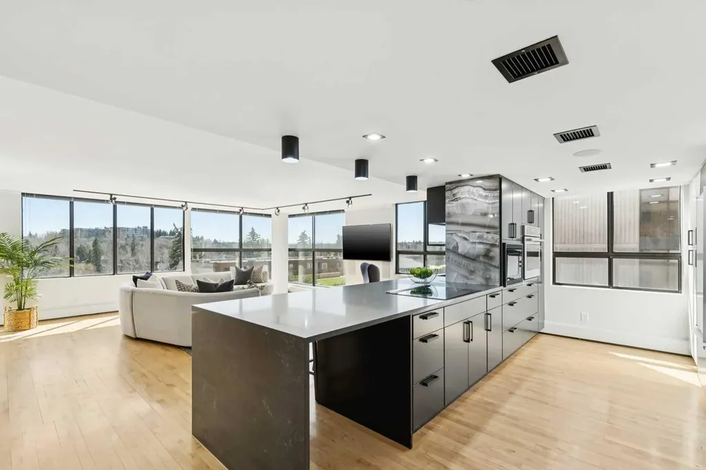 318 26 Avenue SW Calgary AB T2S 2T9