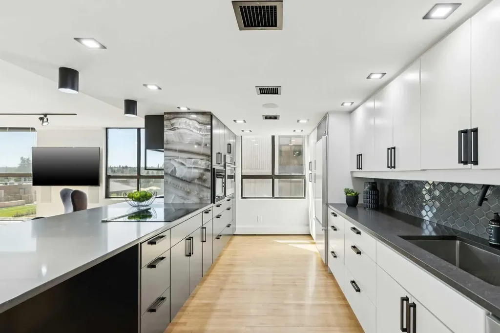 318 26 Avenue SW Calgary AB T2S 2T9