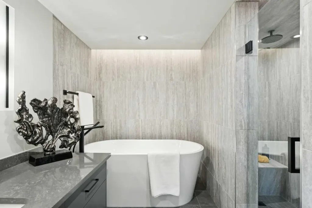 318 26 Avenue SW Calgary AB T2S 2T9