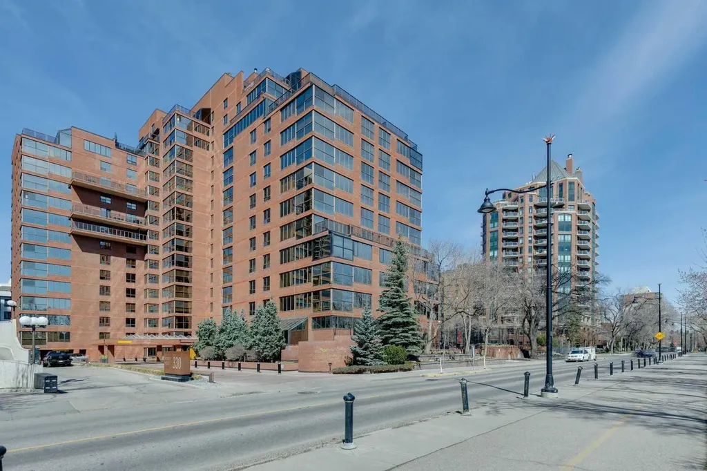 318 26 Avenue SW Calgary AB T2S 2T9