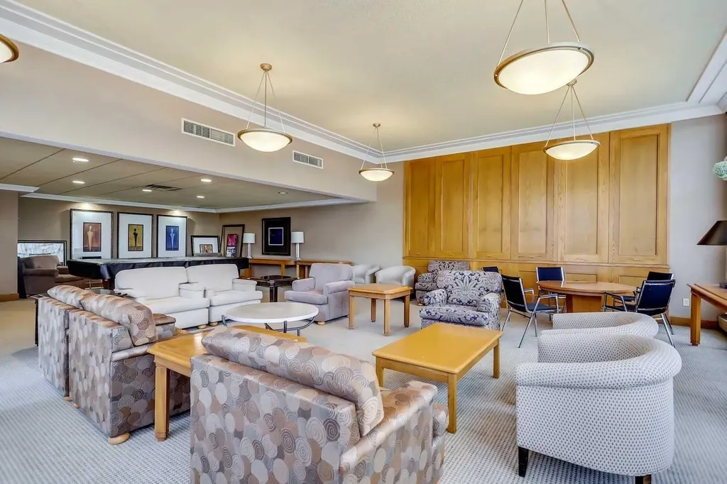 318 26 Avenue SW Calgary AB T2S 2T9