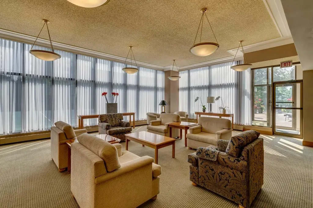 318 26 Avenue SW Calgary AB T2S 2T9