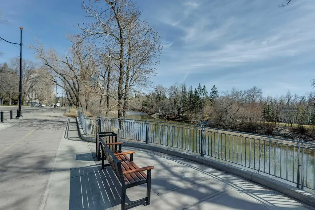 318 26 Avenue SW Calgary AB T2S 2T9