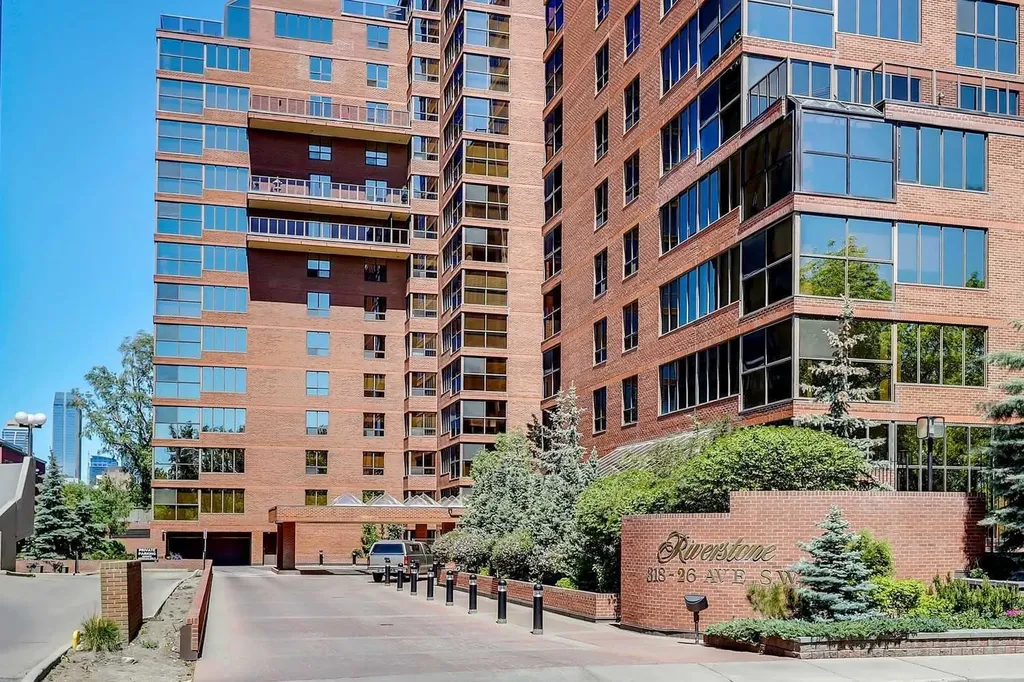 318 26 Avenue SW Calgary AB T2S 2T9
