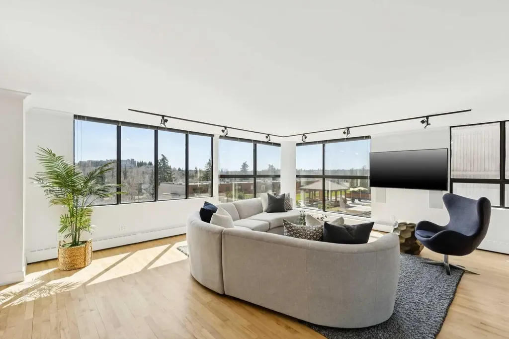318 26 Avenue SW Calgary AB T2S 2T9
