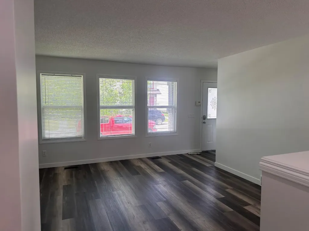 78 Crystal Shores Heights Okotoks AB T1S 2K9