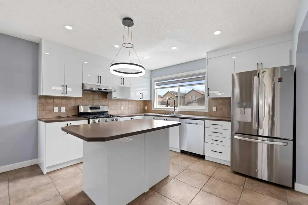 11 Saddlebrook Gardens NE Calgary AB T3J 5M7