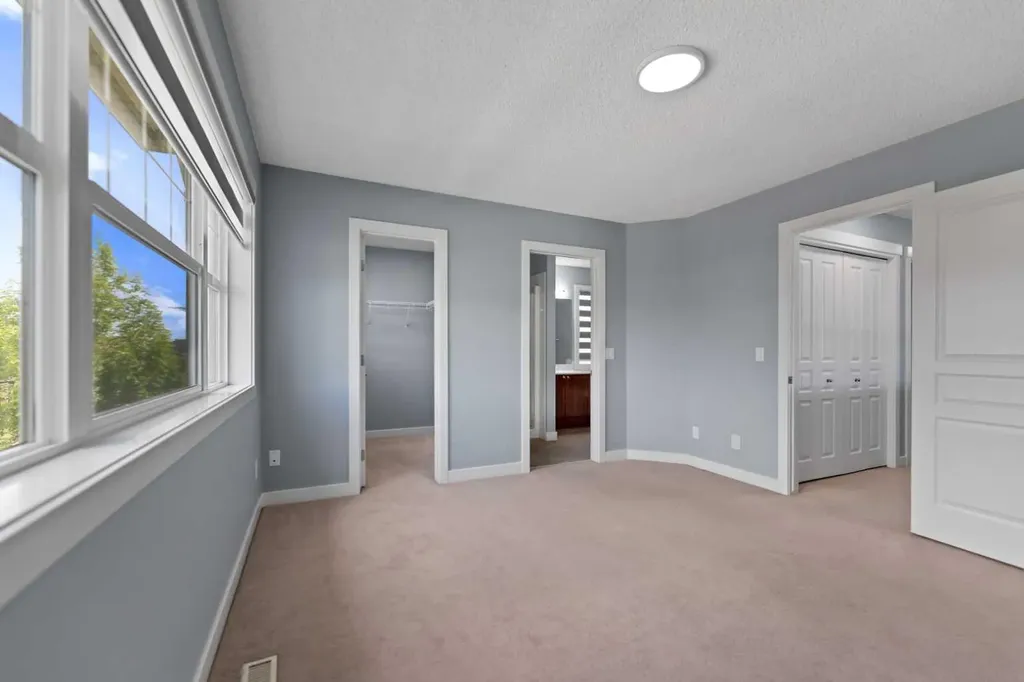 11 Saddlebrook Gardens NE Calgary AB T3J 5M7