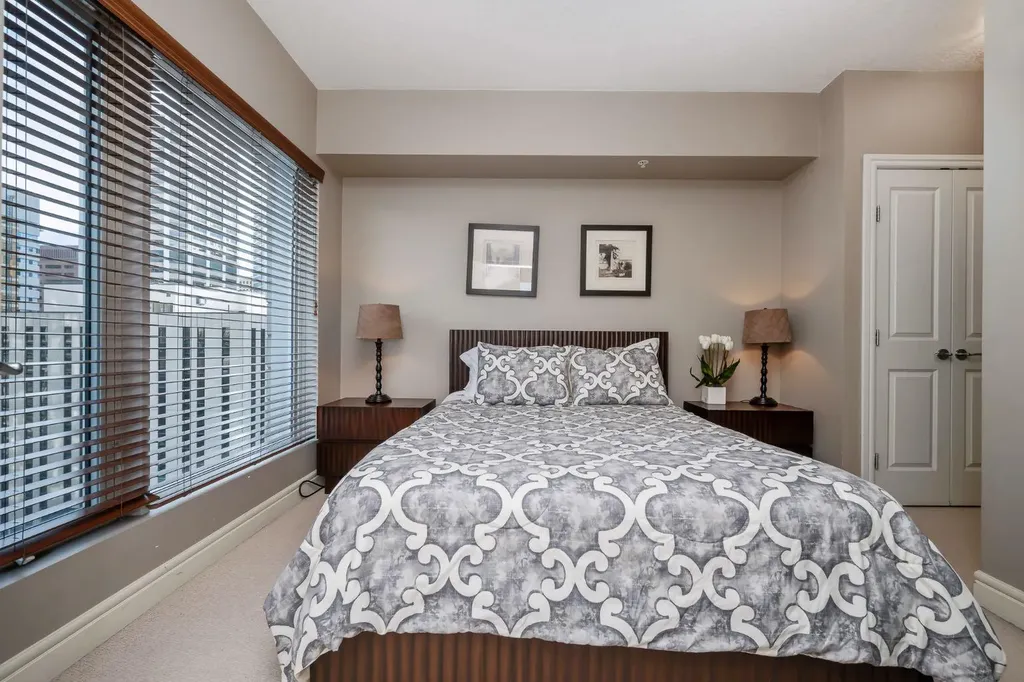 910 5 Avenue SW Calgary AB T2P 0C3