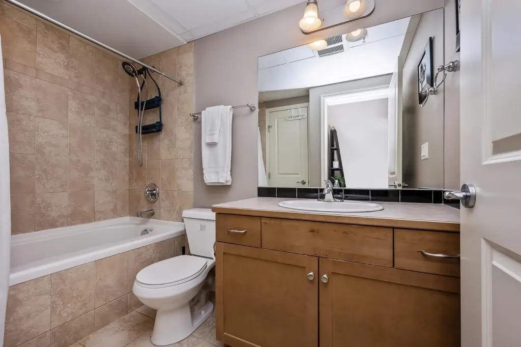 910 5 Avenue SW Calgary AB T2P 0C3