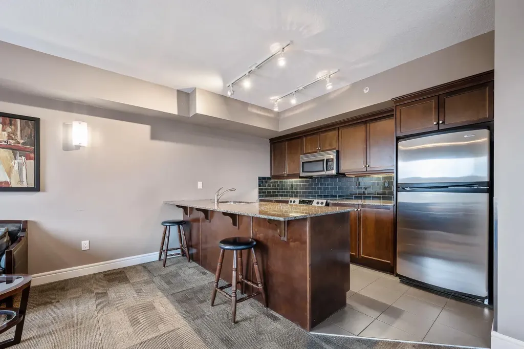910 5 Avenue SW Calgary AB T2P 0C3