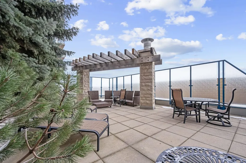 910 5 Avenue SW Calgary AB T2P 0C3