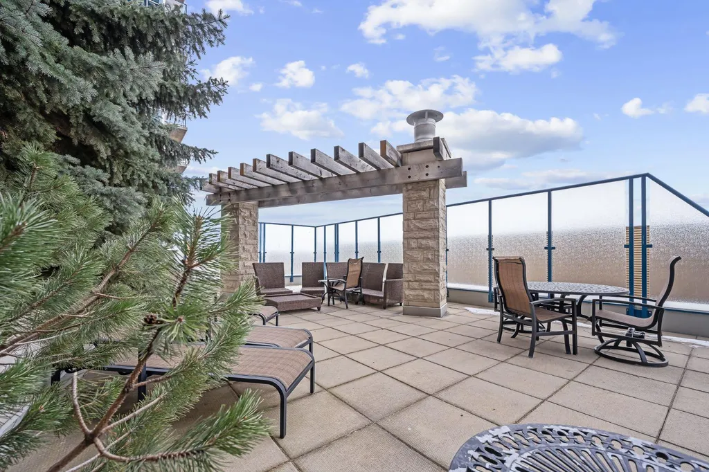 910 5 Avenue SW Calgary AB T2P 0C3