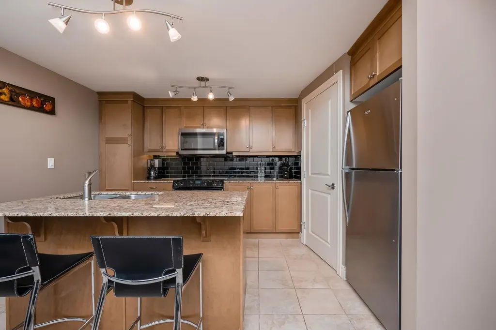 910 5 Avenue SW Calgary AB T2P 0C3