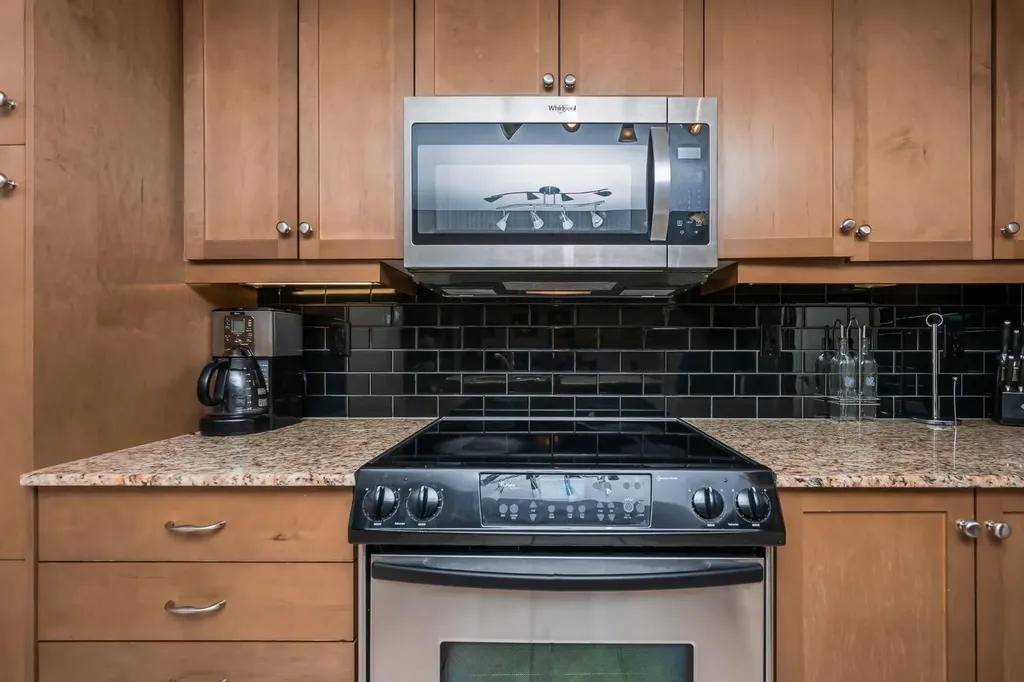 910 5 Avenue SW Calgary AB T2P 0C3