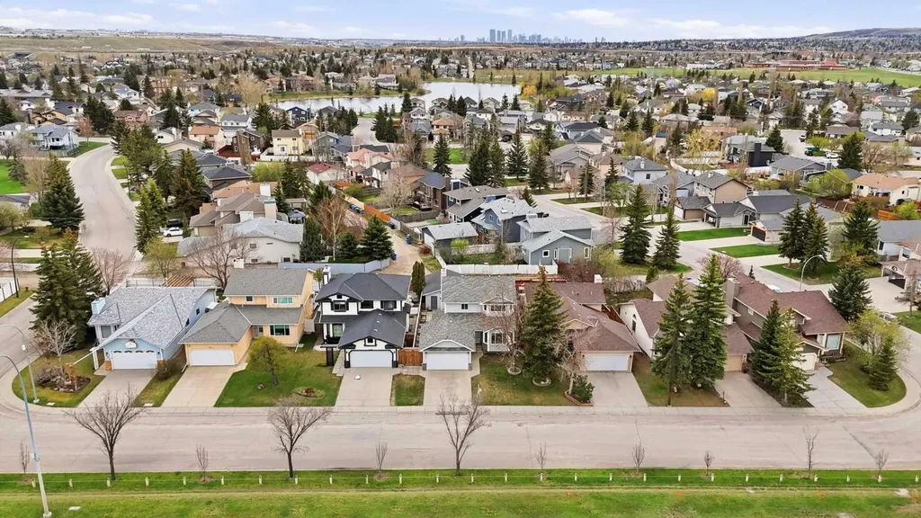 212 Harvest Wood Way NE Calgary AB T3K 3X7