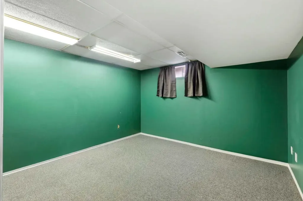 212 Harvest Wood Way NE Calgary AB T3K 3X7