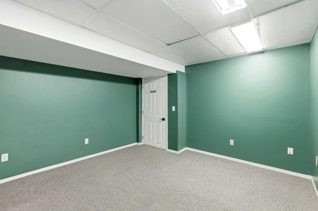 212 Harvest Wood Way NE Calgary AB T3K 3X7